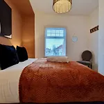 Cosy Luxury Home Next To City Centre With Free Parking And Garden - Contractors & Relocators