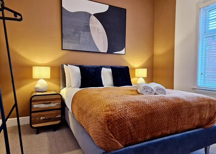 Cosy Luxury Home Next To City Centre With Free Parking And Garden - Contractors & Relocators